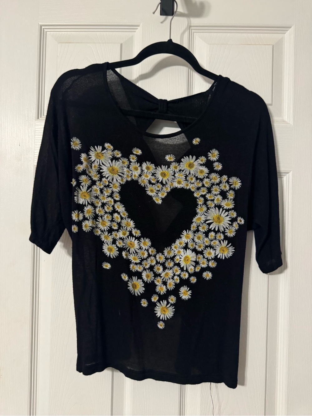 Rue21 Black Short-Sleeve Top with Daisy Heart Print